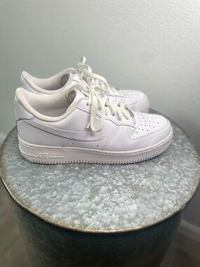 Nike White Low-Top Air Force 1 Sneakers